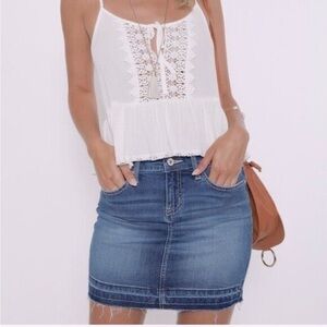 KanCan Zuma Distressed Raw Hem Denim Mini Skirt Size 27/7